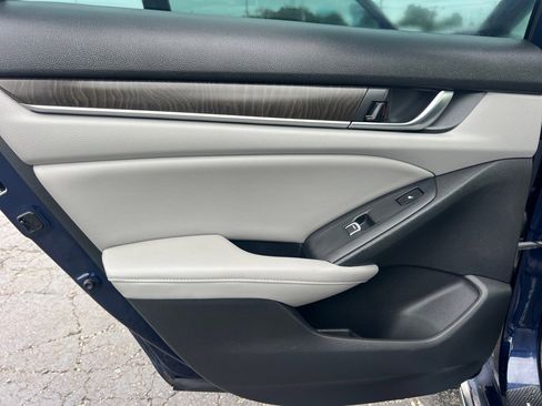 Used 2018 Honda Accord Touring image 10