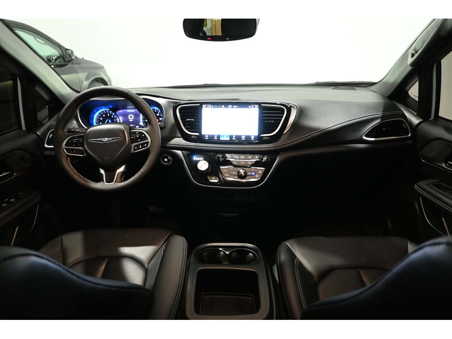 Used 2025 Chrysler Pacifica Select FWD image 23