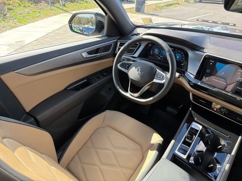 Used 2025 Volkswagen Atlas Cross Sport SE image 11
