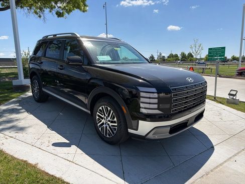 Used 2026 Hyundai Palisade SEL FWD image 2