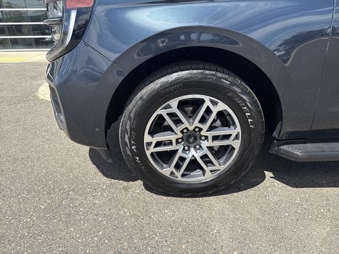 Used 2025 Ford Expedition Active AWD/4WD image 9