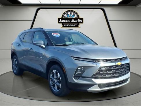 Used 2023 Chevrolet Blazer LT FWD image 3