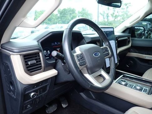 Used 2022 Ford Expedition Limited AWD/4WD image 17