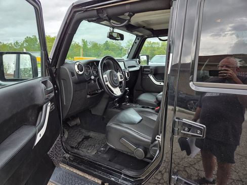 Used 2015 Jeep Wrangler Unlimited Sahara w/ Quick Order Package 24X AWD/4WD image 15