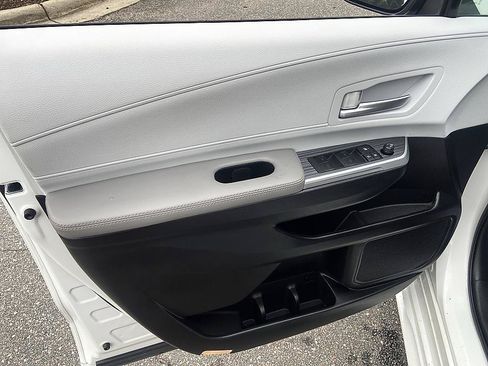 Used 2025 Toyota Sienna XLE w/ XLE Plus Package FWD image 9