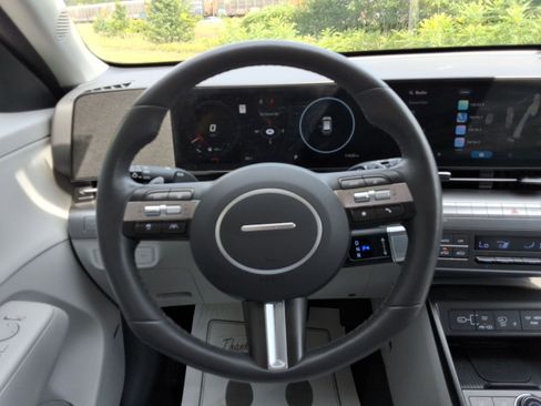 Used 2025 Hyundai Kona Limited image 13