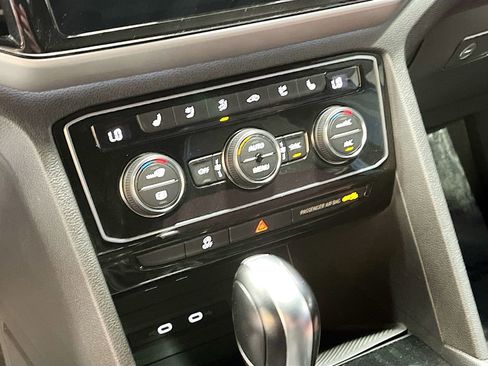 Used 2022 Volkswagen Atlas Cross Sport SEL Premium R-Line AWD/4WD image 16