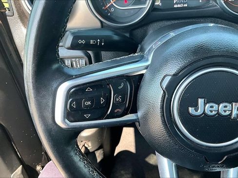 Used 2019 Jeep Wrangler Unlimited Sahara AWD/4WD image 17