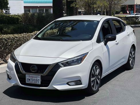 Used 2020 Nissan Versa SR FWD image 32