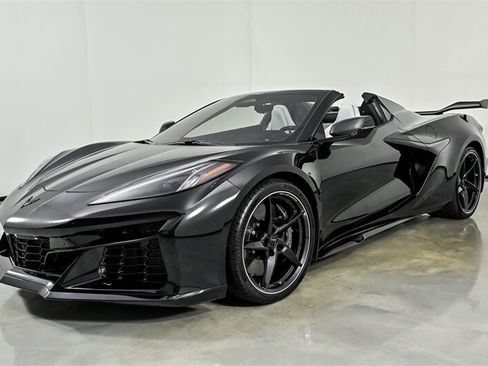 Used 2025 Chevrolet Corvette E-Ray AWD/4WD image 5