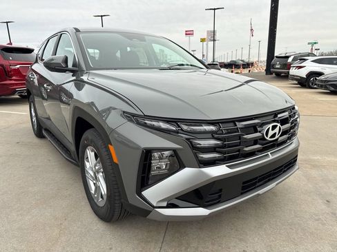 New 2026 Hyundai Tucson SE image 3