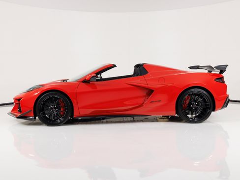 Used 2023 Chevrolet Corvette Z06 w/ Stealth Interior Trim Package RWD image 7