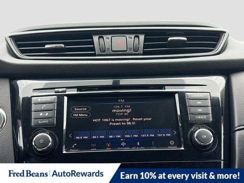 Used 2018 Nissan Rogue SV AWD/4WD image 18