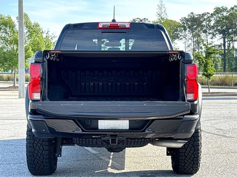 Used 2024 Chevrolet Colorado ZR2 w/ Technology Package AWD/4WD image 21