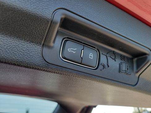 Used 2021 Ford Explorer XLT w/ Equipment Group 202A RWD image 15