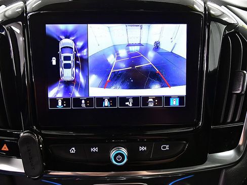 Used 2023 Chevrolet Traverse LT w/ LT Premium Package AWD/4WD image 24