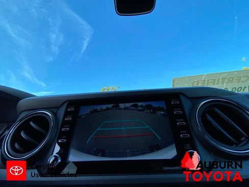 Certified 2022 Toyota Tacoma TRD Off-Road AWD/4WD image 46