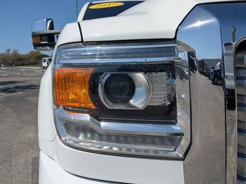 Used 2017 GMC Sierra 2500 Denali w/ Duramax Plus Package image 11