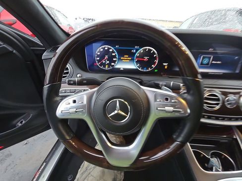 Used 2020 Mercedes-Benz S 560 4MATIC Sedan w/ Premium Package image 6