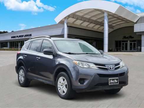 Used 2015 Toyota RAV4 LE image 2