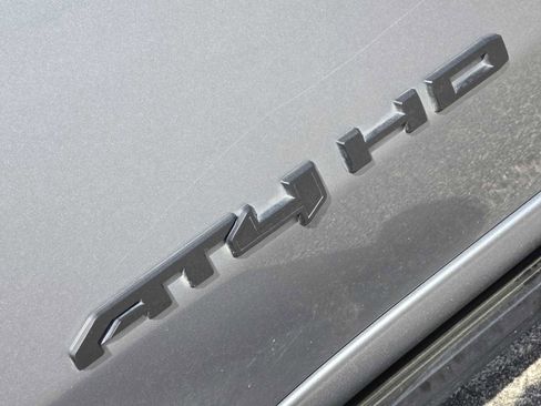 Used 2024 GMC Sierra 2500 AT4 w/ AT4 Preferred Package image 12