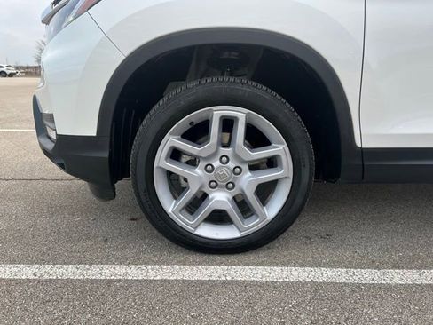 Used 2025 Honda Passport EX-L image 11