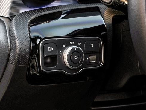 Used 2022 Mercedes-Benz A 220 image 27