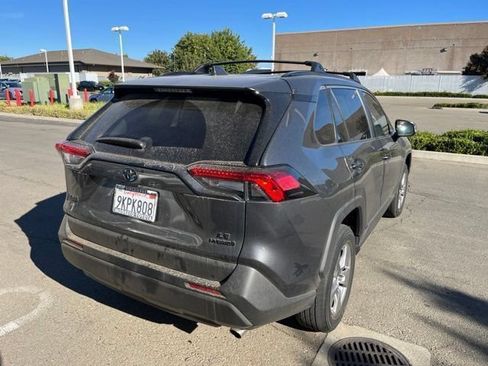 Used 2024 Toyota RAV4 LE AWD/4WD image 4