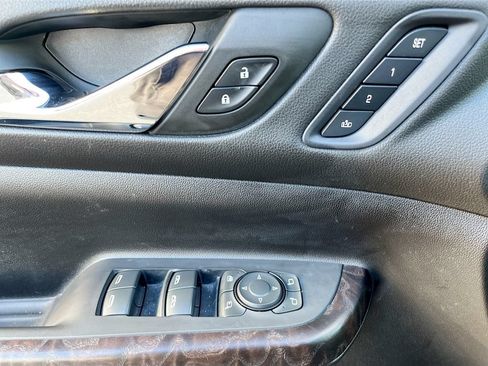 Used 2023 GMC Acadia Denali w/ Denali Technology Package AWD/4WD image 18