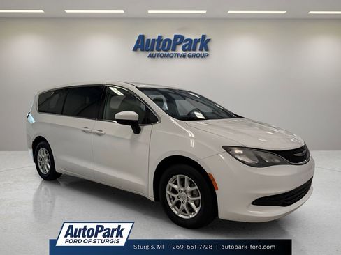 Used 2020 Chrysler Voyager LX FWD image 1