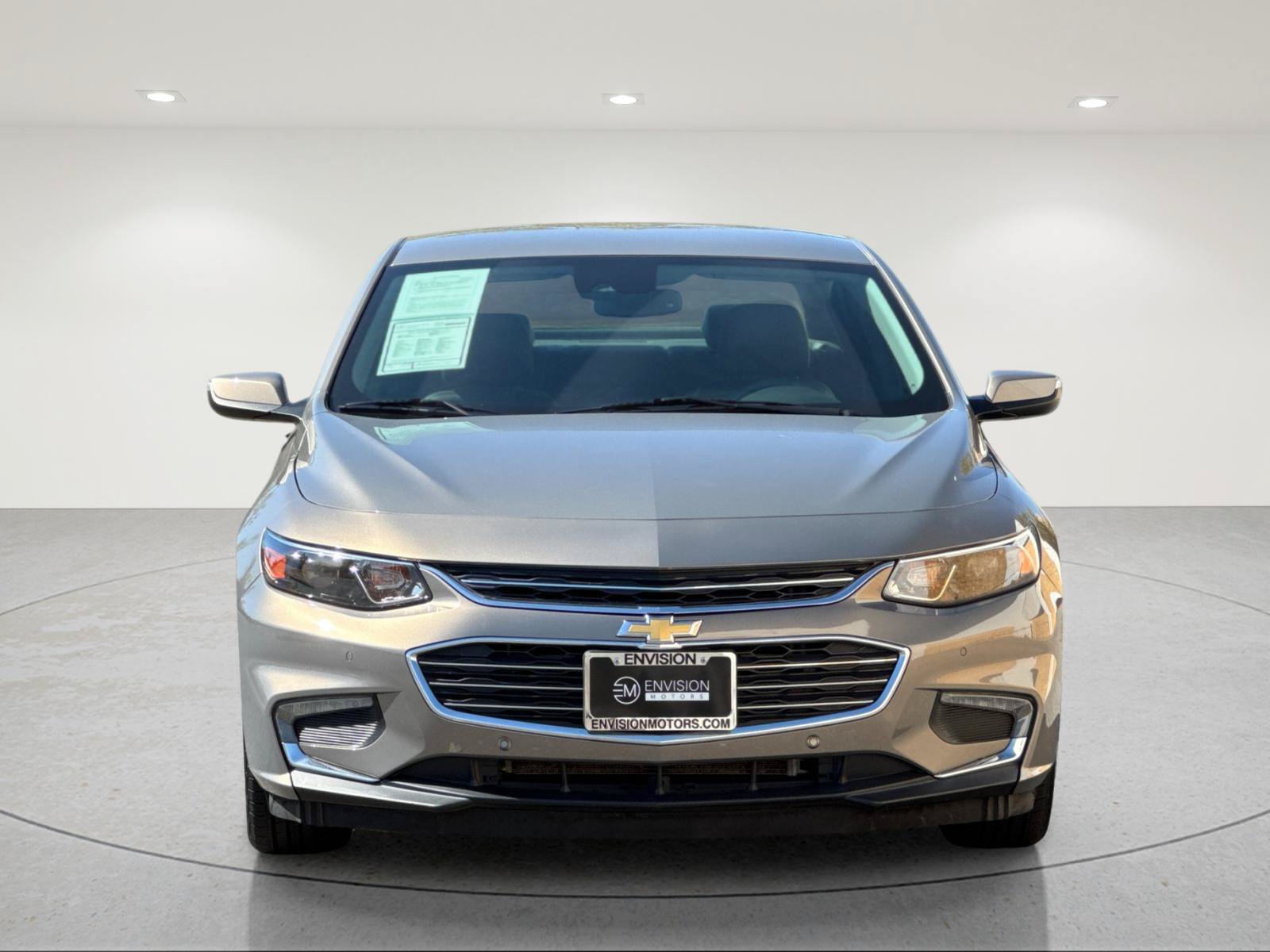 Used 2017 Chevrolet Malibu LT w/ Leather Package FWD image 9