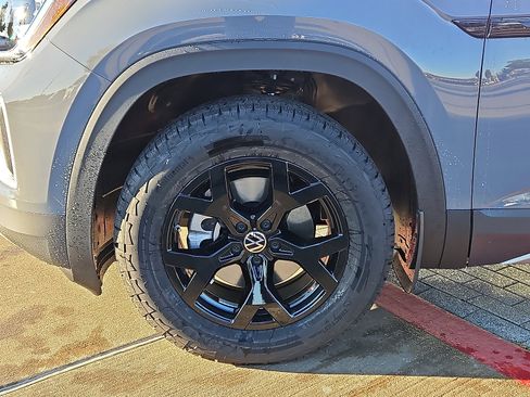 New 2026 Volkswagen Atlas Peak Edition image 5