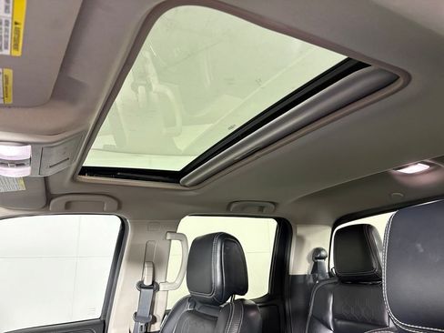 Used 2022 Nissan Frontier SV w/ SV Premium Package RWD image 19