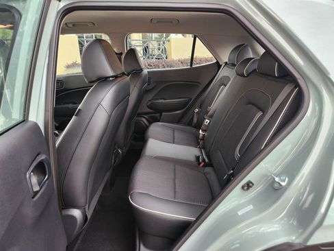 Used 2025 Hyundai Venue Limited FWD image 10