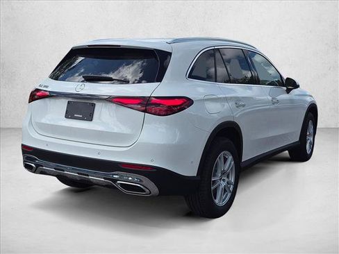 Used 2026 Mercedes-Benz GLC 300 image 2