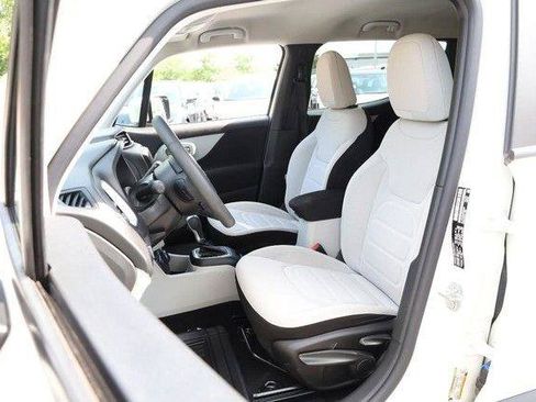 Used 2021 Jeep Renegade Latitude AWD/4WD image 8