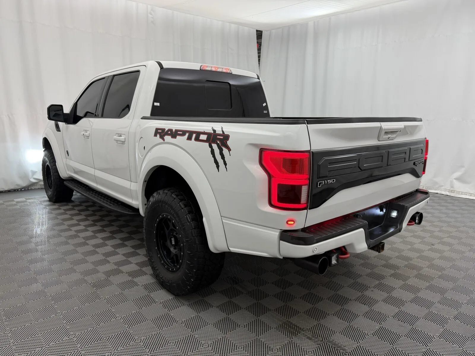 Used 2017 Ford F150 Raptor w/ Equipment Group 802A Luxury AWD/4WD image 8