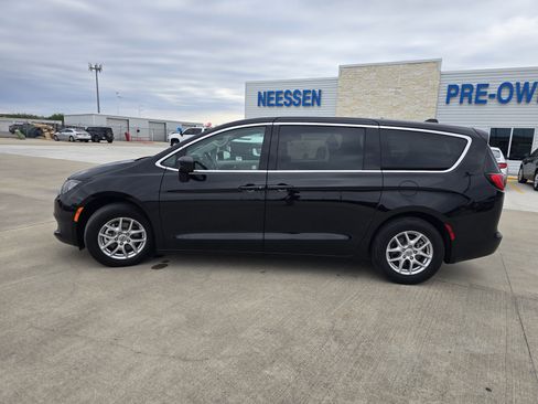 Used 2024 Chrysler Voyager LX image 6