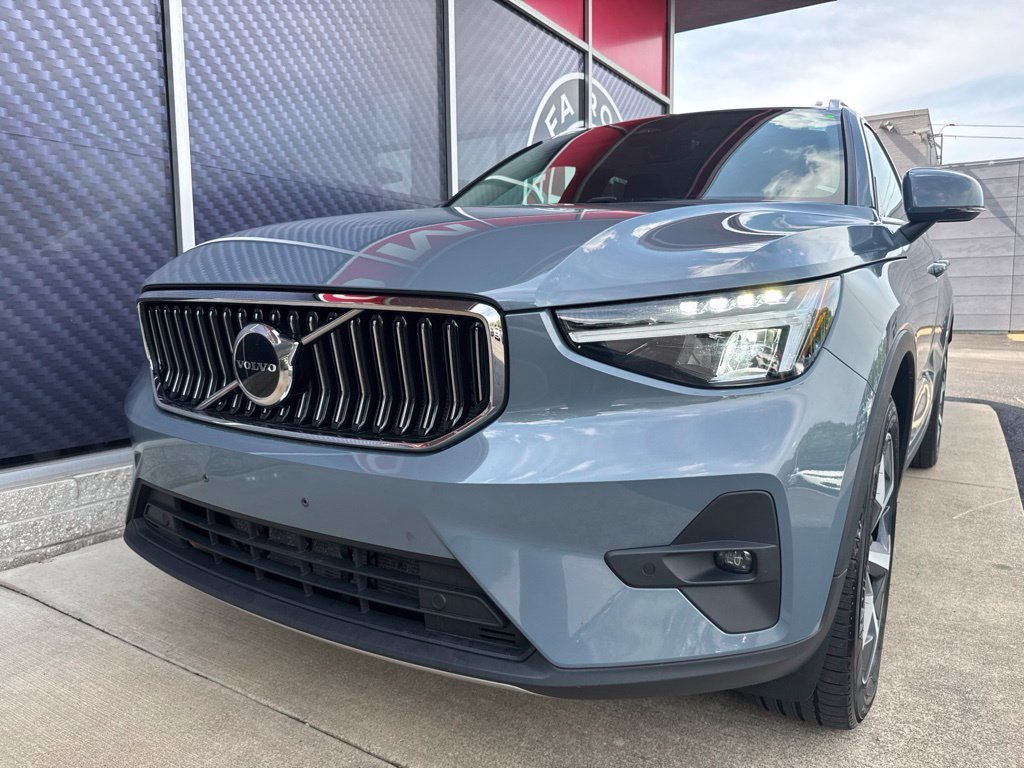 Used 2023 Volvo XC40 B5 Plus AWD/4WD image 18