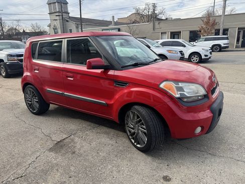 Used 2010 Kia Soul + w/ Audio Pkg image 8