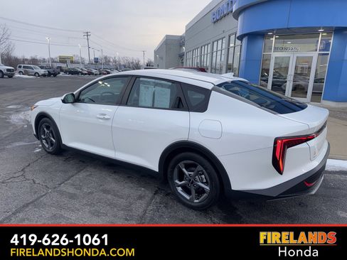 Used 2025 Kia K4 LXS image 3