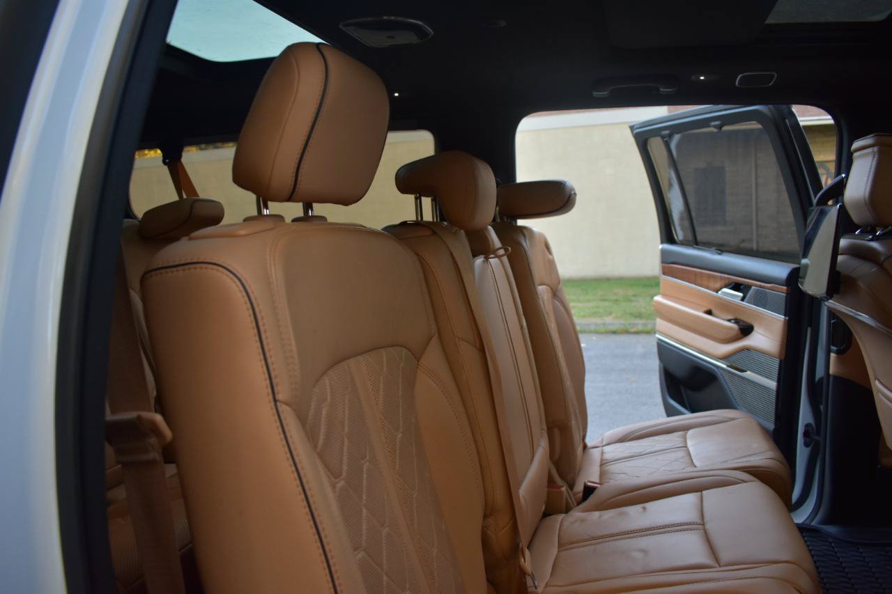 Used 2023 Jeep Grand Wagoneer L Series III w/ Rear Seat Video Group 1 AWD/4WD image 34