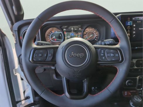 Used 2024 Jeep Wrangler Rubicon image 24