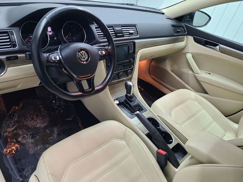 Used 2018 Volkswagen Passat 2.0T SE image 24