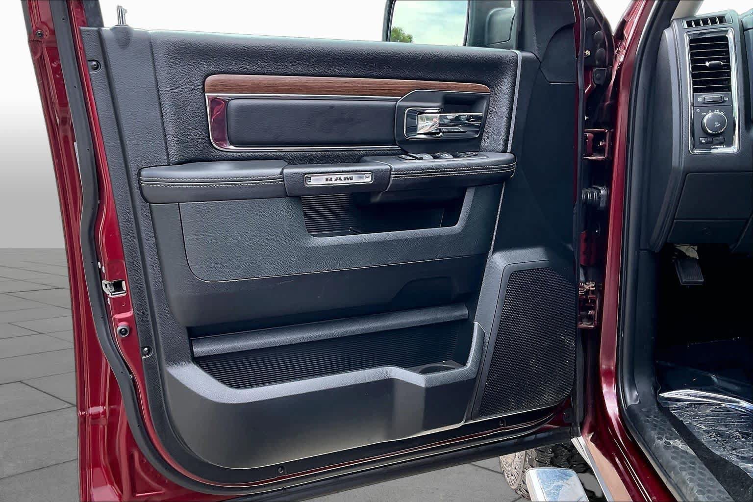 Used 2017 RAM 1500 Laramie w/ Convenience Group AWD/4WD image 22