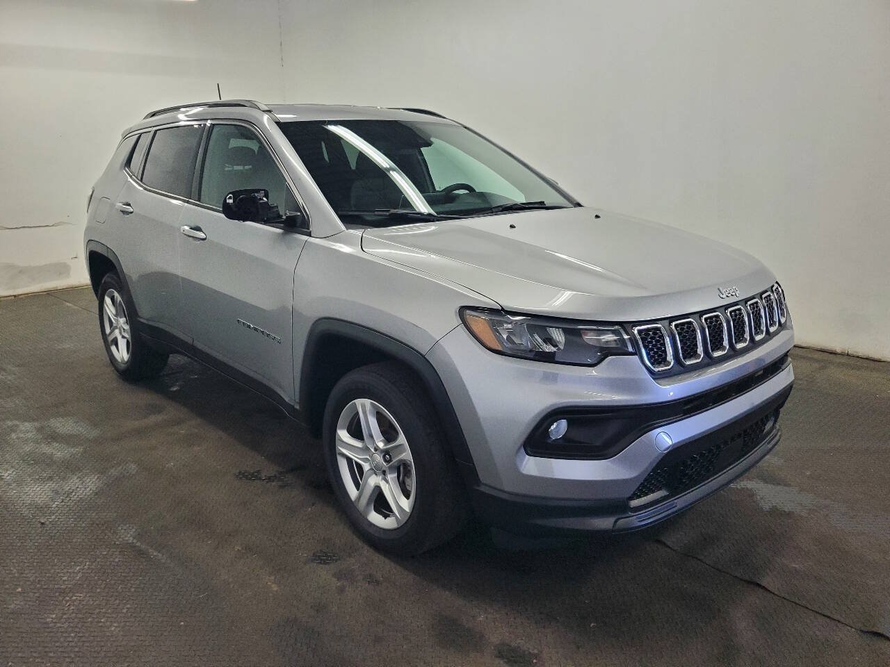 Used 2023 Jeep Compass Latitude w/ Convenience Group AWD/4WD image 4