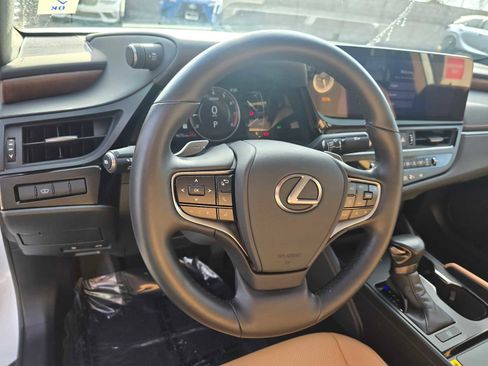 Used 2025 Lexus ES 350 w/ Premium Package image 25
