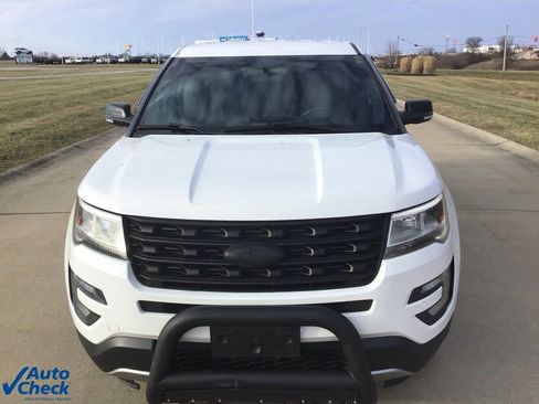 Used 2017 Ford Explorer XLT image 11