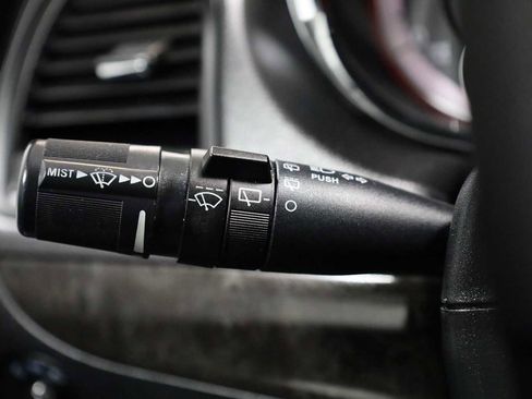 Used 2016 Dodge Grand Caravan SXT image 28