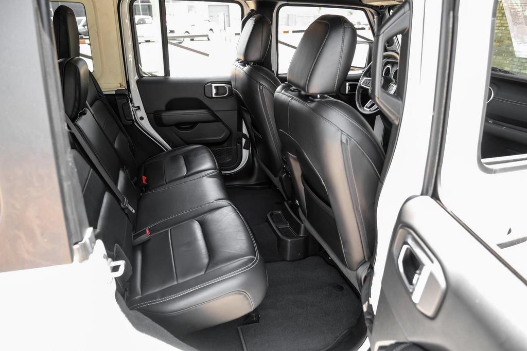 Used 2022 Jeep Wrangler Unlimited Sahara w/ Cold Weather Group AWD/4WD image 48
